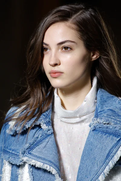Look 32